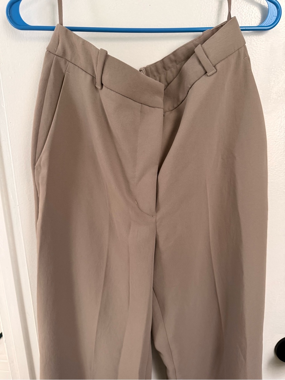 NEW Aritzia Agency Crepette Pants in Taupe - Picture 4 of 6